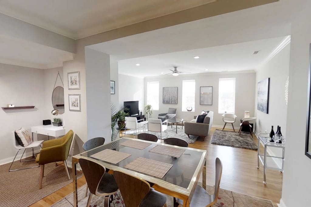 Open Floor Plan - Dining Table Also Expands to Comfortably Seat 10-12