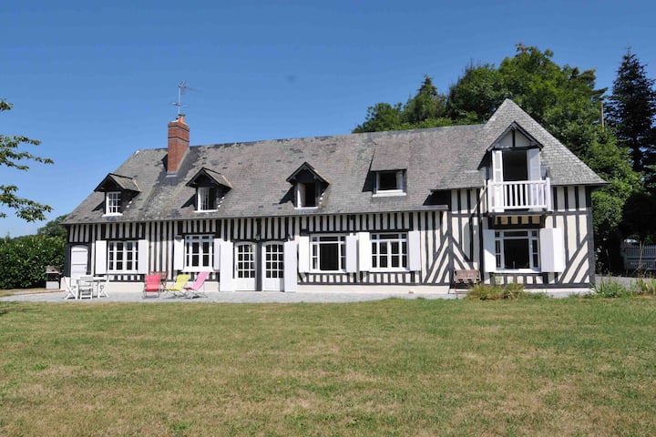 FAMILY HOME BETWEEN HOULGATE AND VILLERS-SUR-MER