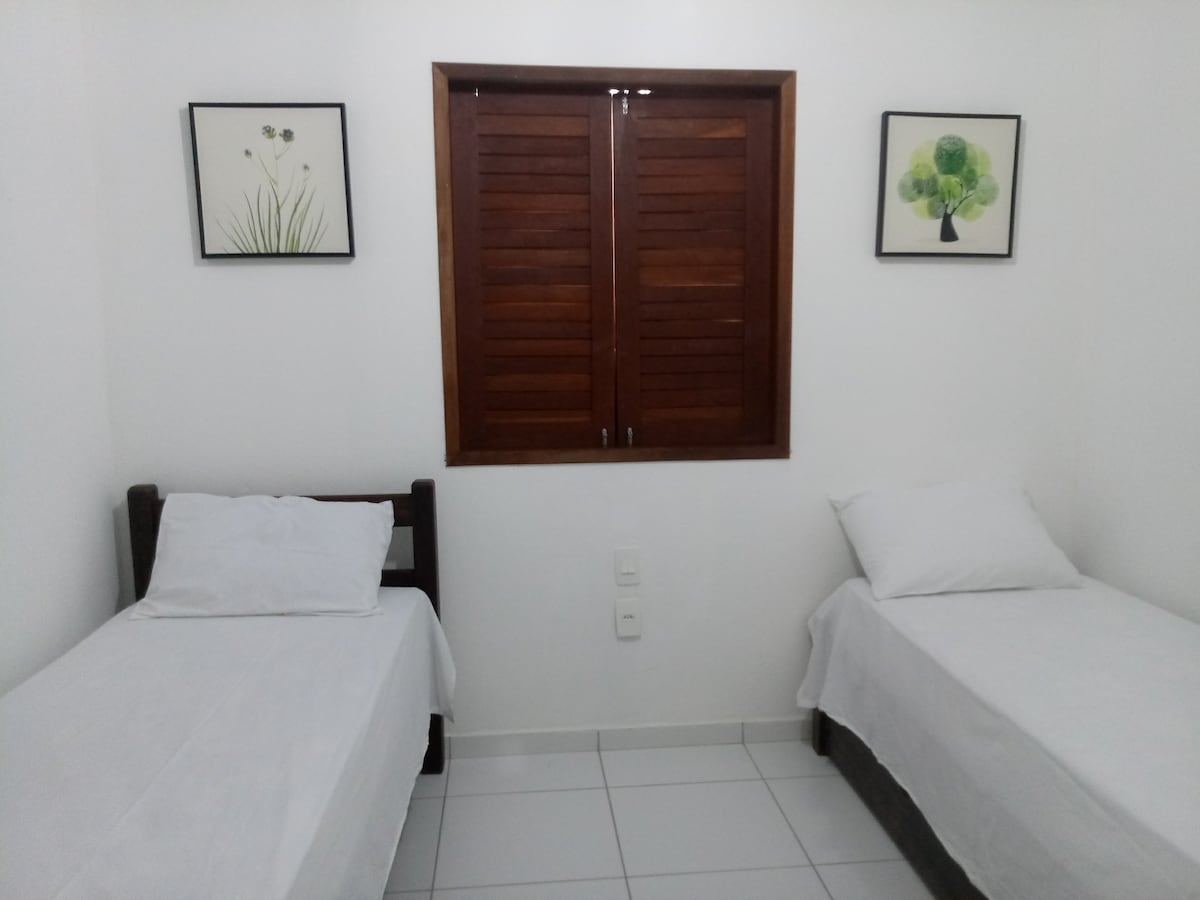 卧室配有3张单人床