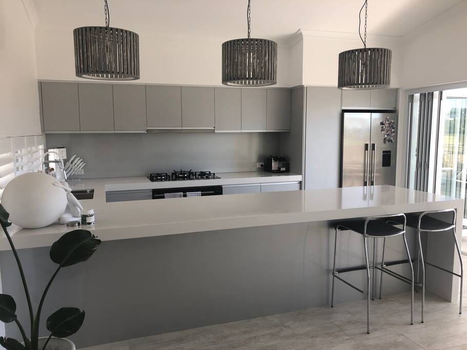 full kitchen with dishwasher