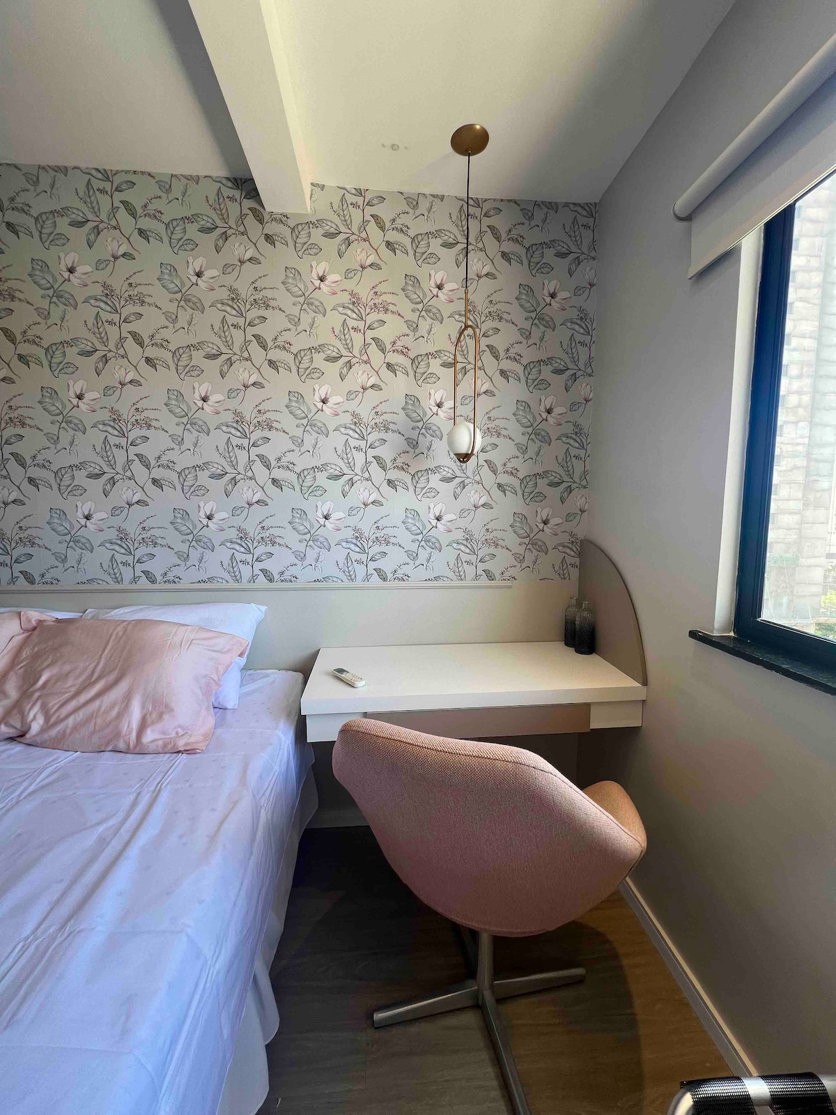 โต๊ะรองรับเหมาะสำหรับการทำงานทางไกล 