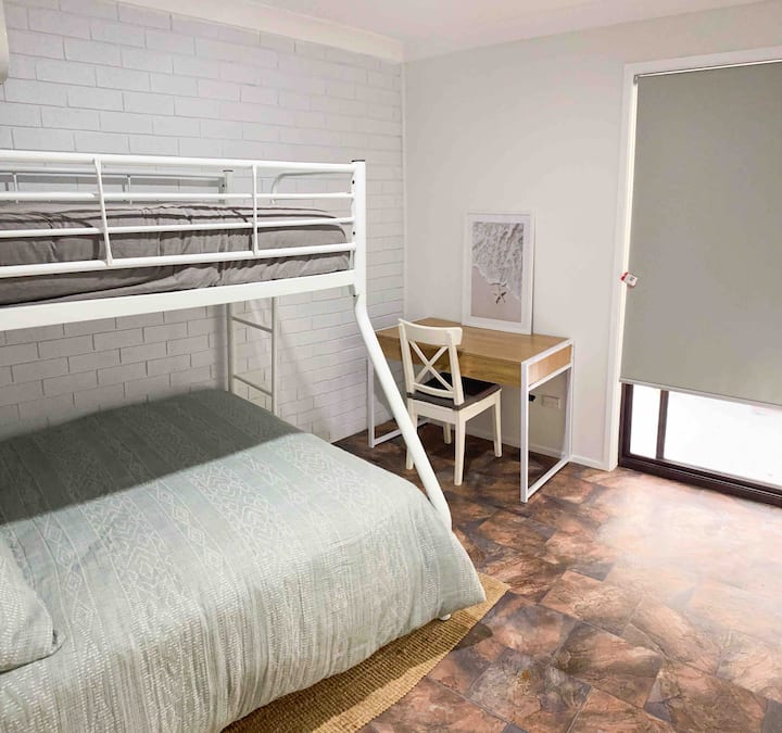 Dormitorio 4 con litera y escritorio tri. 