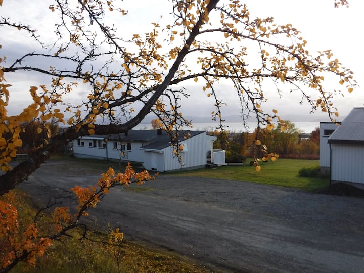 Ваканционна къща Varangertunet Solvarden øst – изображение 1