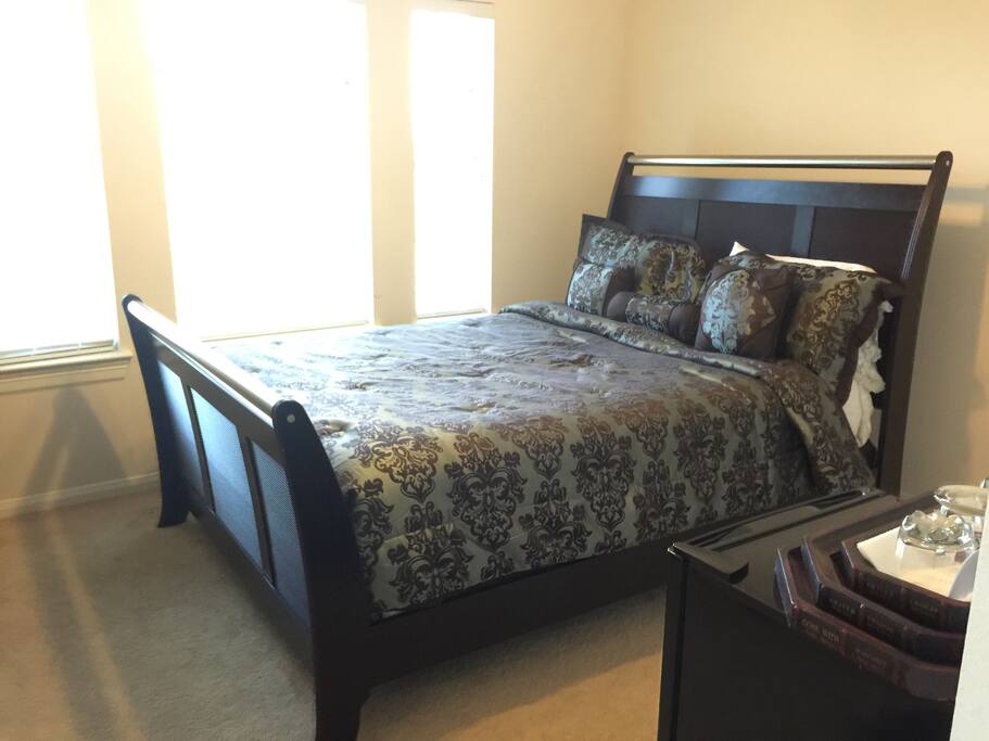 Private Bed Room - Queen Size Bed