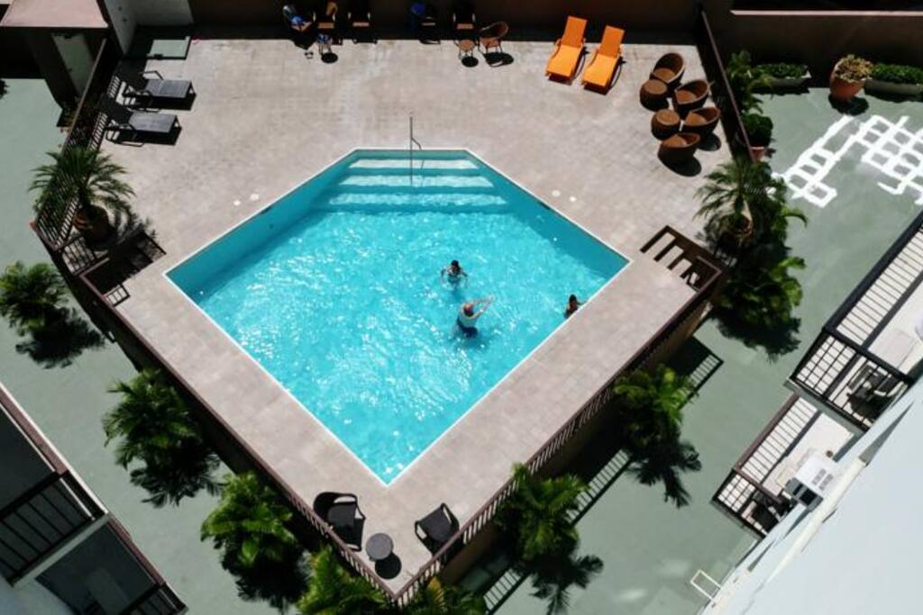 Swimming pool
Open 06h00 - 19h00
Closed on Mondays for maintenance.