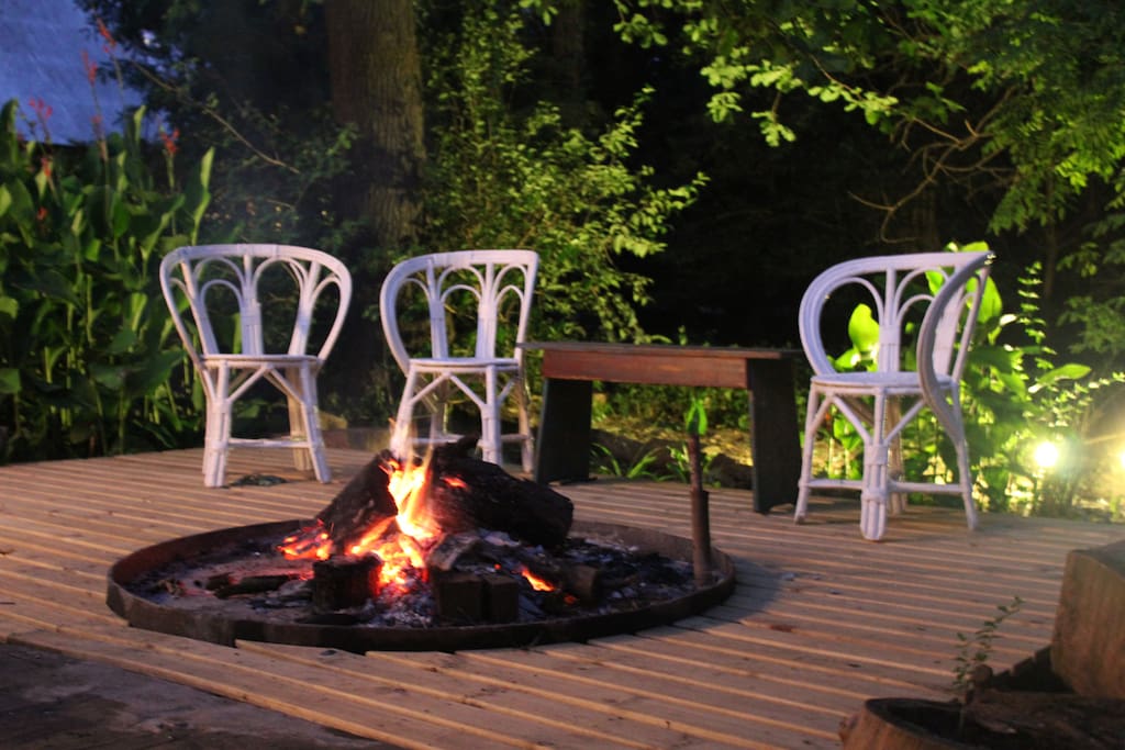 Deck / Fireplace / Fogón