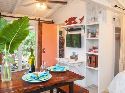 La Choza Eco-Friendly Garden Cottage Near Beach
