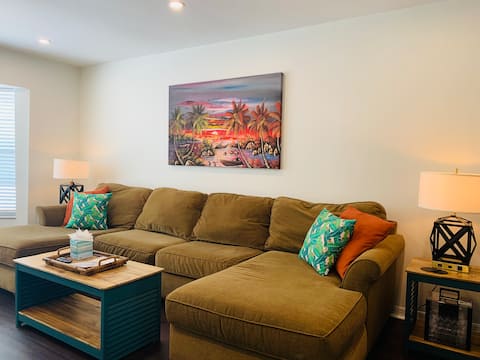 Top Airbnb: 2BR/2.5BA Tampa Condo – Walk to Hyde Park & SOHO in Soho