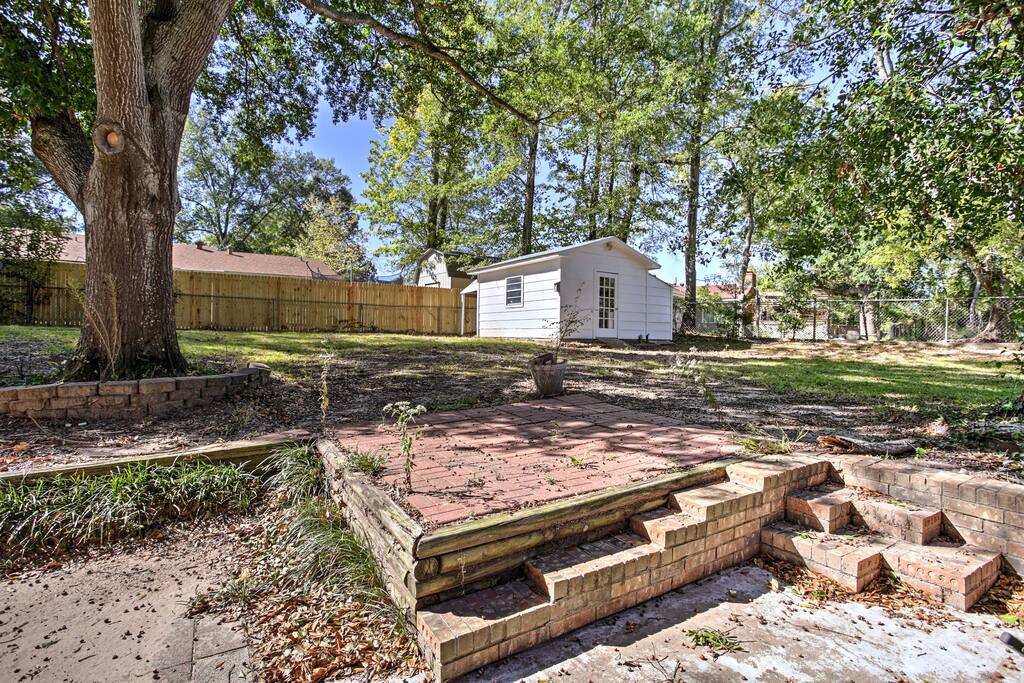 This home is situated right between Lake Palestine and Lake Tyler.