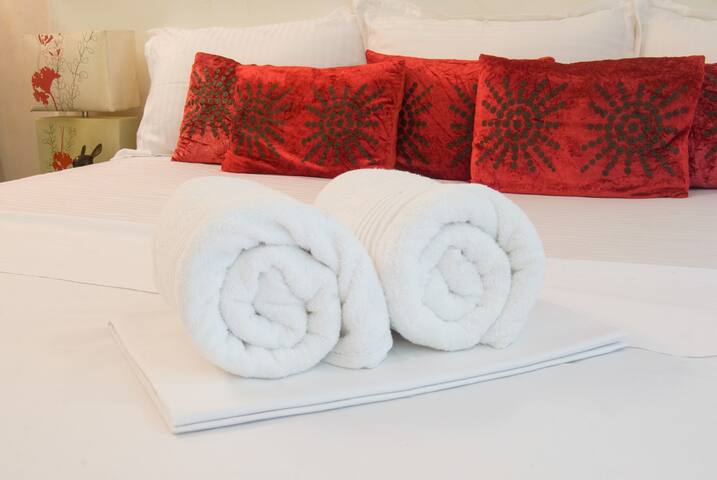 Airbnb Mumbai Vacation Rentals Places To Stay Maharashtra