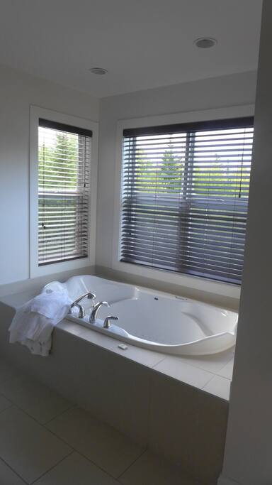 Jacuzzi Bath