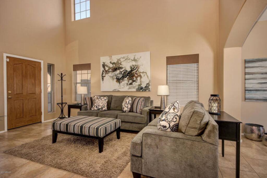 Living Room/Entryway