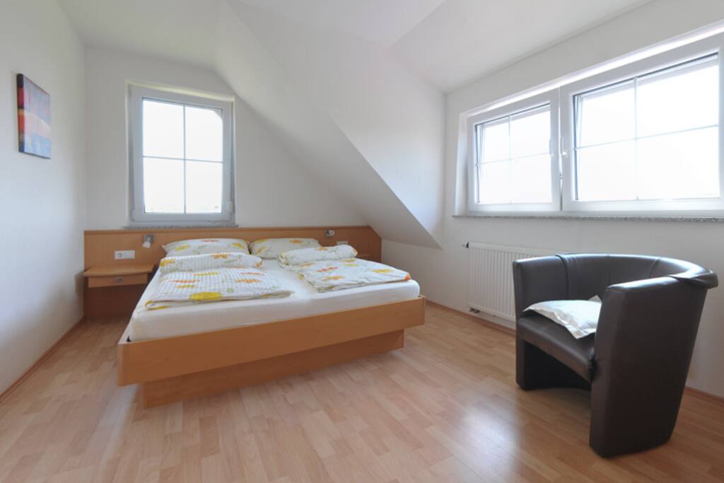 Schlafzimmer 2
