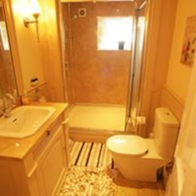 En-suite Bathroom