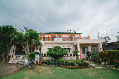 Savatan Homestay: 4-BR w/ Mt. Iraya & Garden View