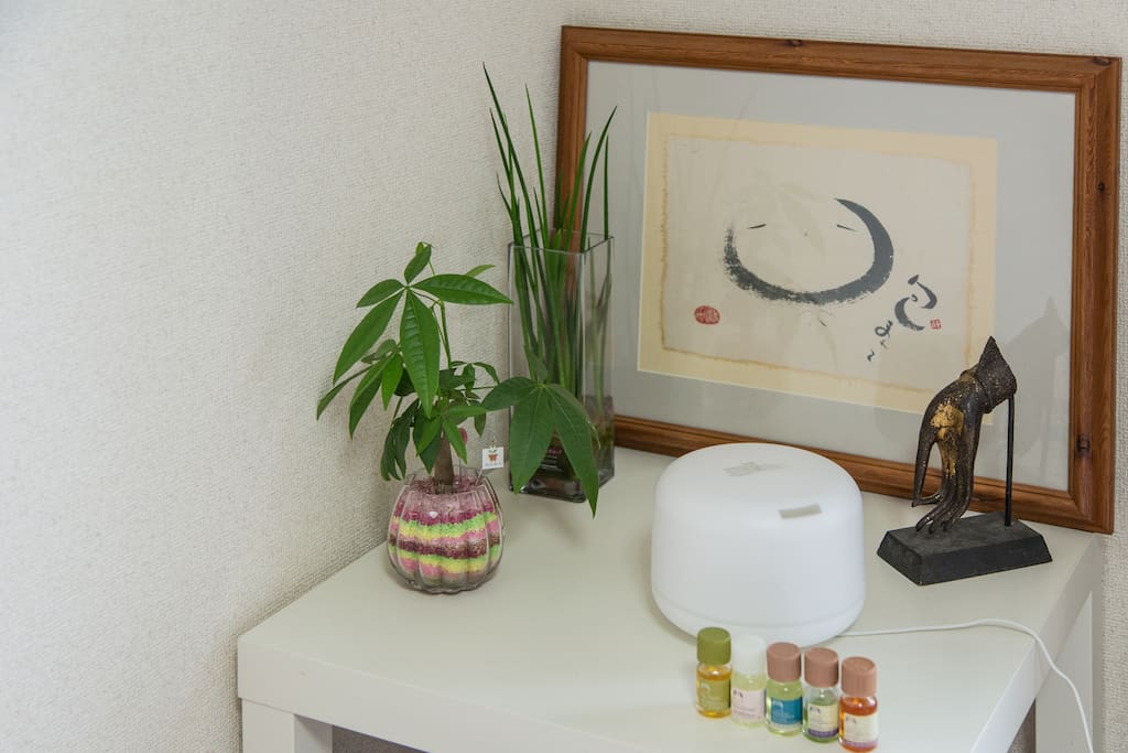 There is an aroma diffuser to help you relax.
アロマディフューザーもご用意しております。