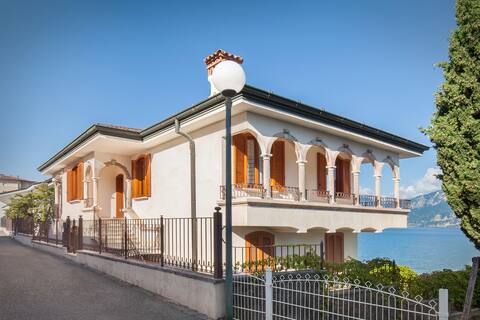 Villa Francesca-Grande lakeside apartment