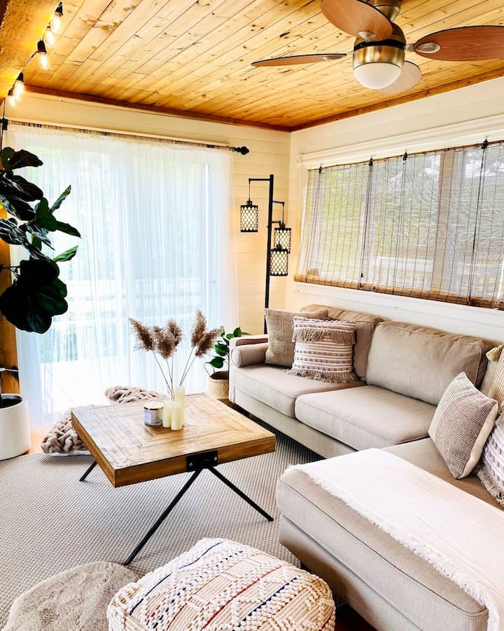 The Jodia House Lakefront Home in Simcoe Muskoka Cottages for Rent