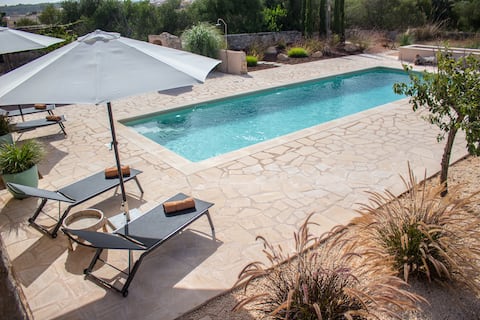 Stylish natural stone villa with state-of-the-art amenities!