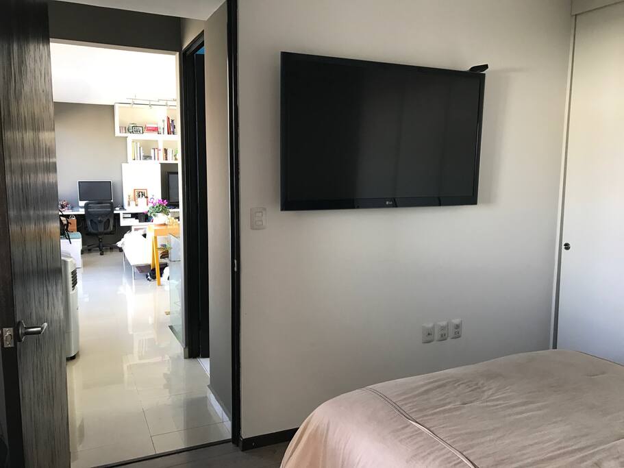Pantalla de 55" con AppleTv y VPN | 55" inch screen with AppleTv and VPN