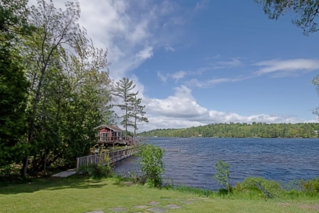 The sauna building and walkway