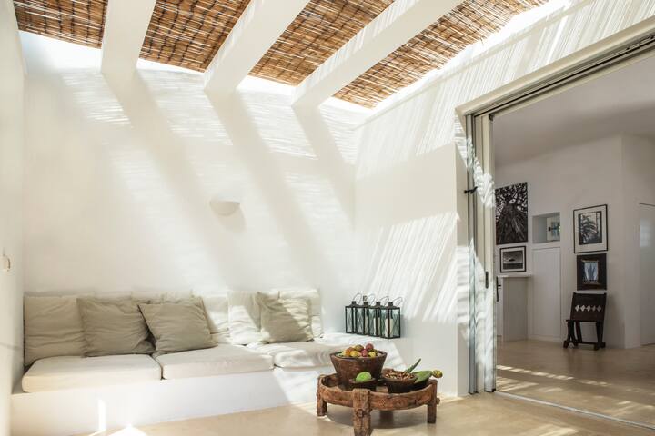 Beautiful Villa with garden + pool. Safe for kids. gallery image 2