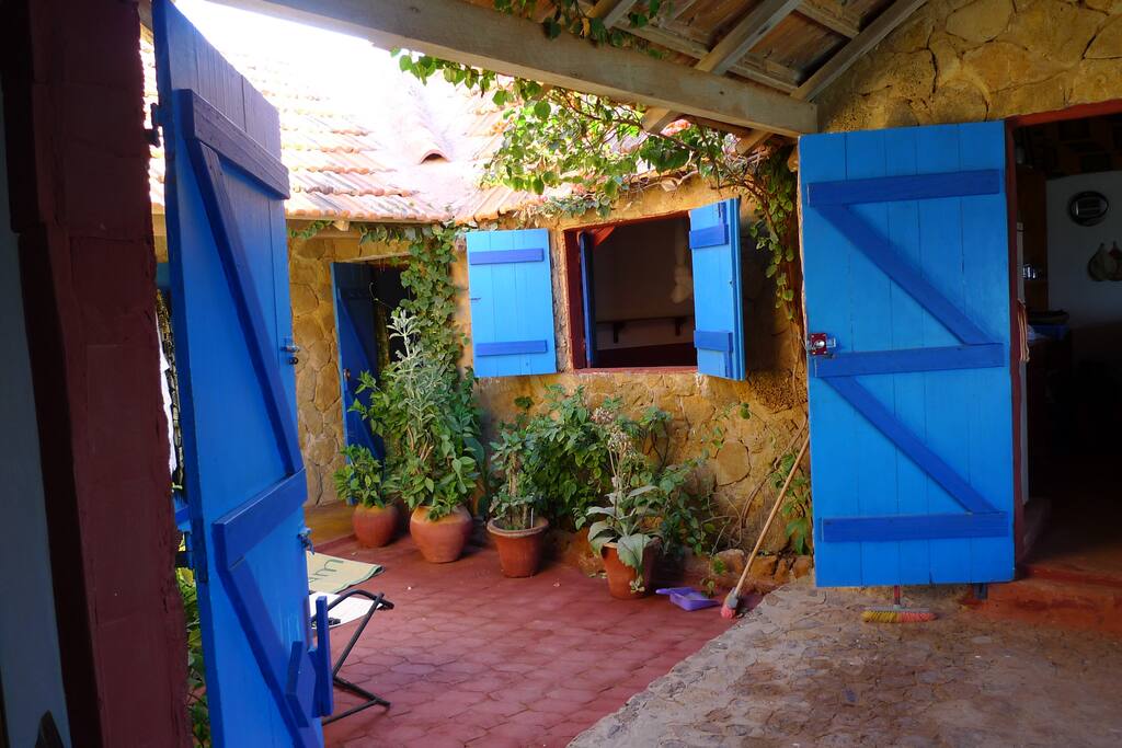 la finestra della stanza sul patio