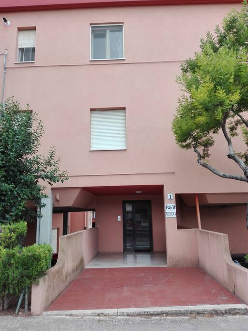 Ingresso con insegna