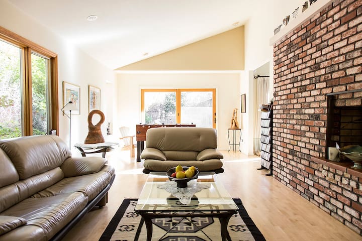 Beautiful spacious 4 bedroom house in Los Altos gallery image 4