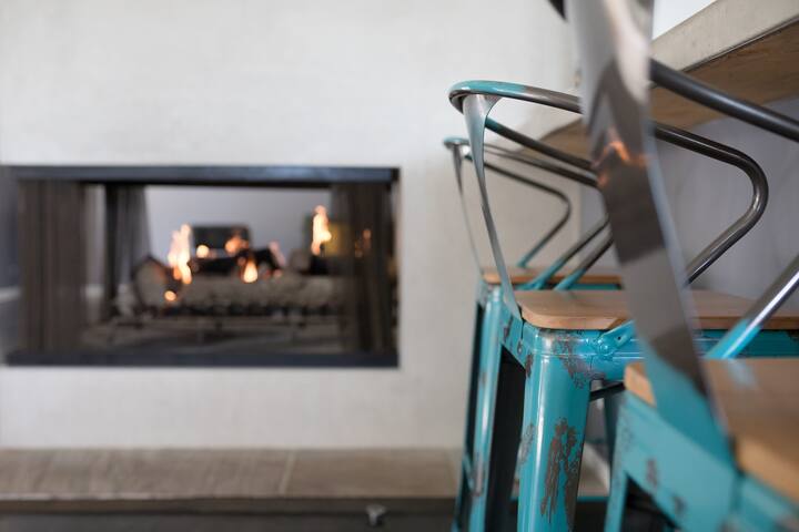 Mid Century Modern Home in Great Location gallery image 3