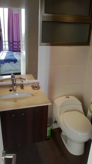 Baño cubierta de mármol