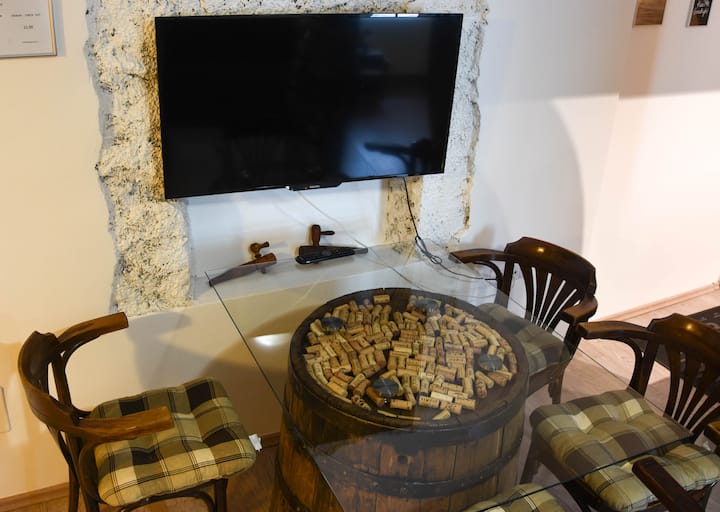 Cool Wine Apartment In Fabrka - Ljubljana