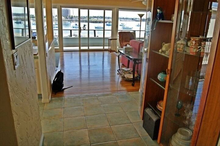Bay Front Condo gallery image 2