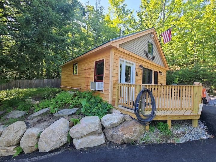 Cabin on a Sandy Private Beach Guesthouses for Rent in