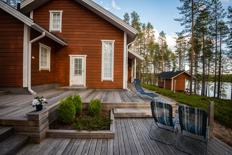 Peaceful villa by the lake in Puolanga