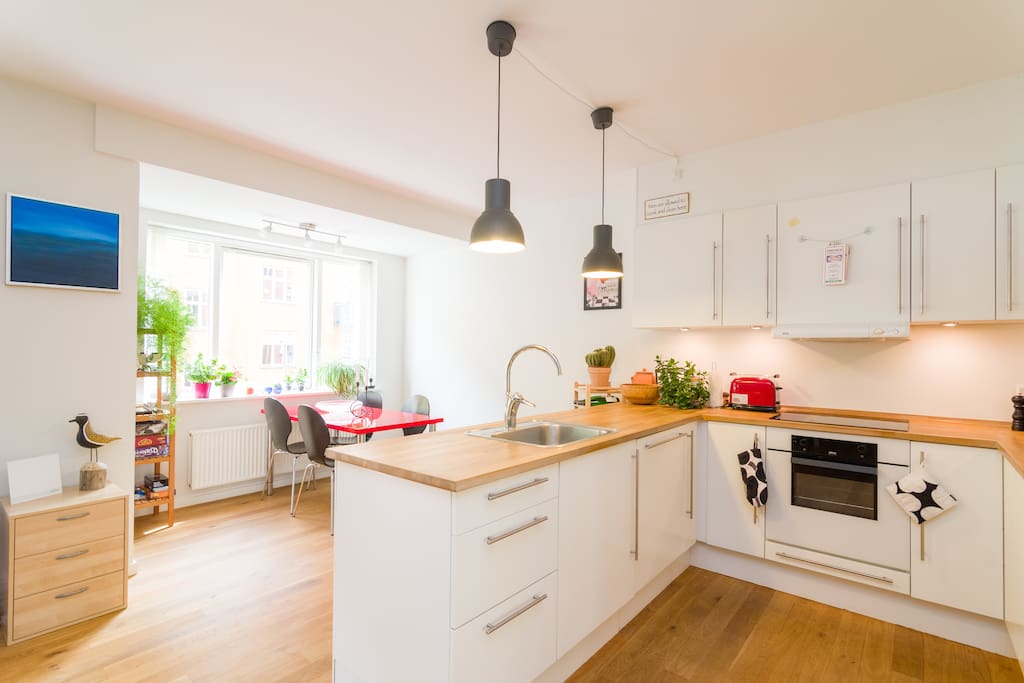 The kitchen and dining area