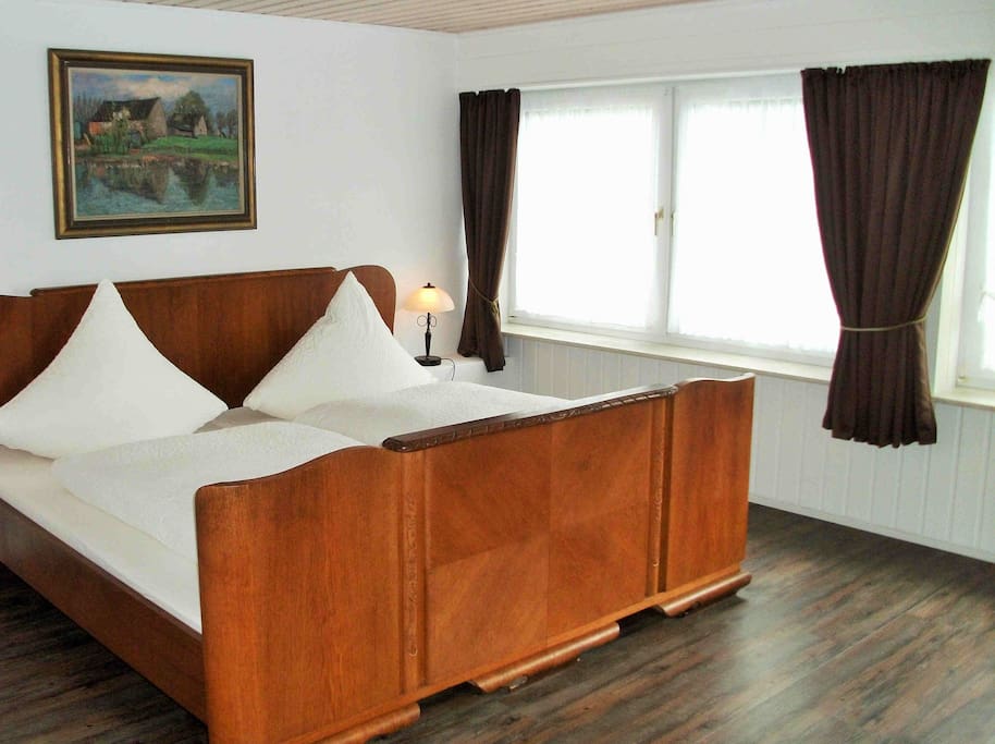 Schlafzimmer 1