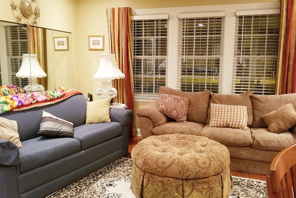 Livingroom. Couch, Sofabed, Dining table, piano, TV (antenna and Roku), DVD player, Desk