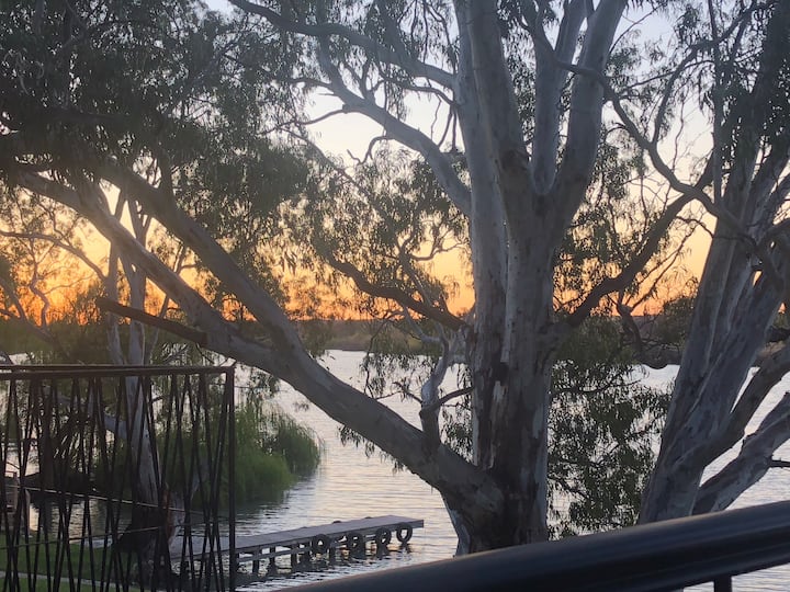 Relaxing Riverfront Retreat - Murray Bridge
