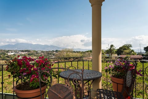 Green Route BB Deluxe Suite/Cuisine/Car Rental