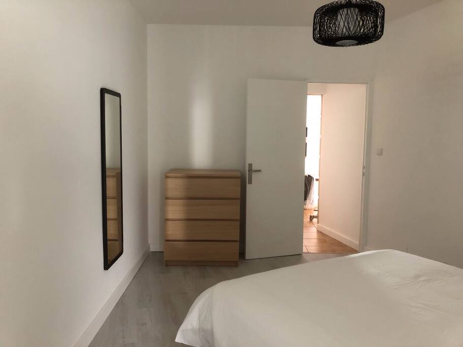 Chambre avec commode