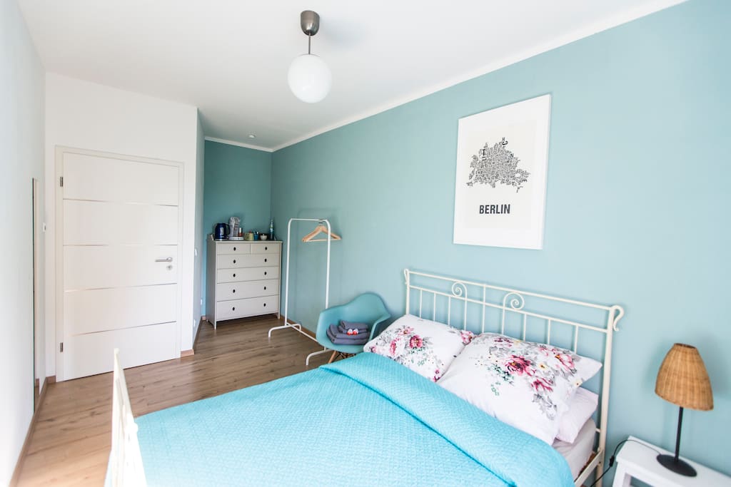 Cozy bright room with full size bed (140x200cm, 55x79in) 1st floor