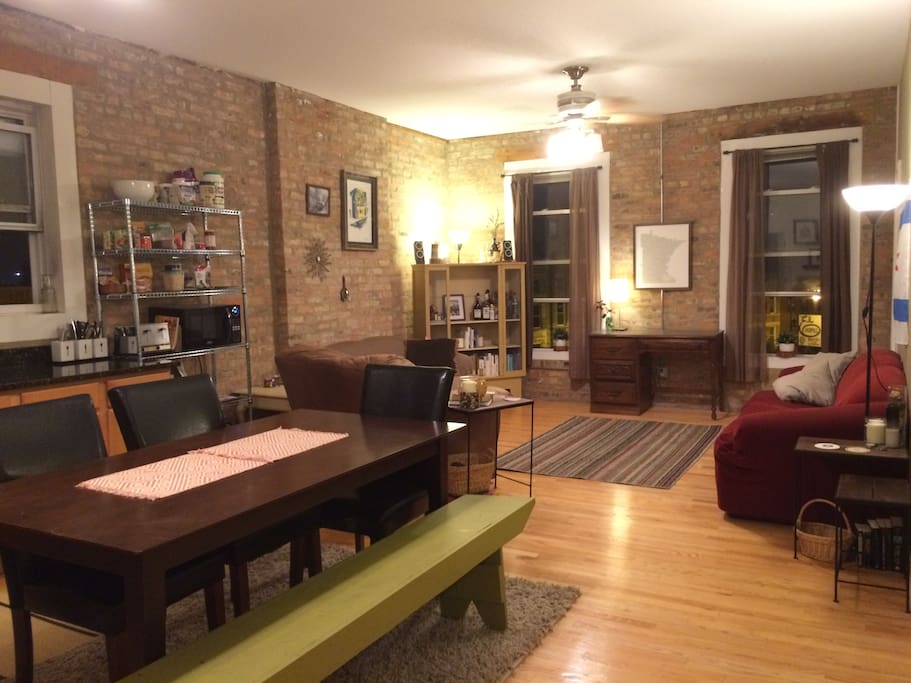 A great apartment in Pilsen with exposed brick, central AC/heat, in-unit washer & dryer, and a view of the skyline
