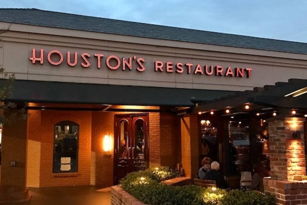 Houston's Dallas adlı yerin fotoğrafı