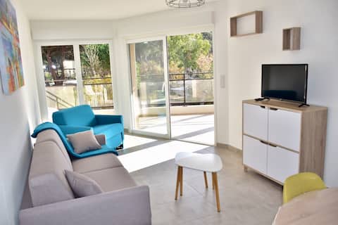 Annonce Airbnb populaire: Superb apartment with direct beach access à Calvi