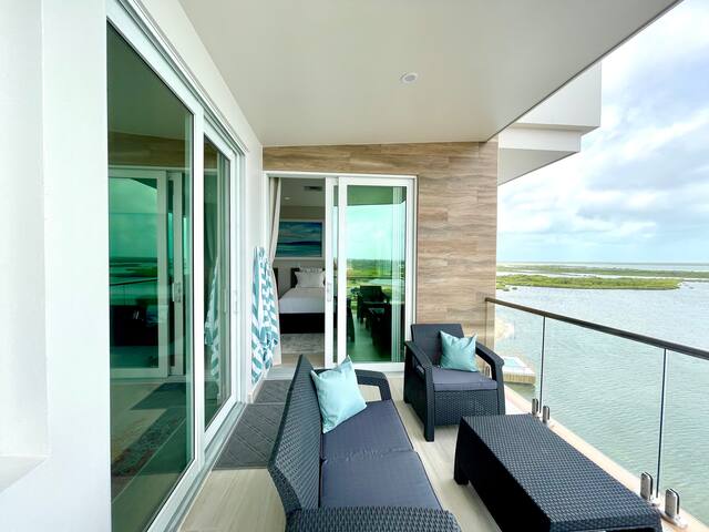 SUNSET CARIBE 3 Bedroom TOP FLOOR PENTHOUSE VIEWS! gallery image 4