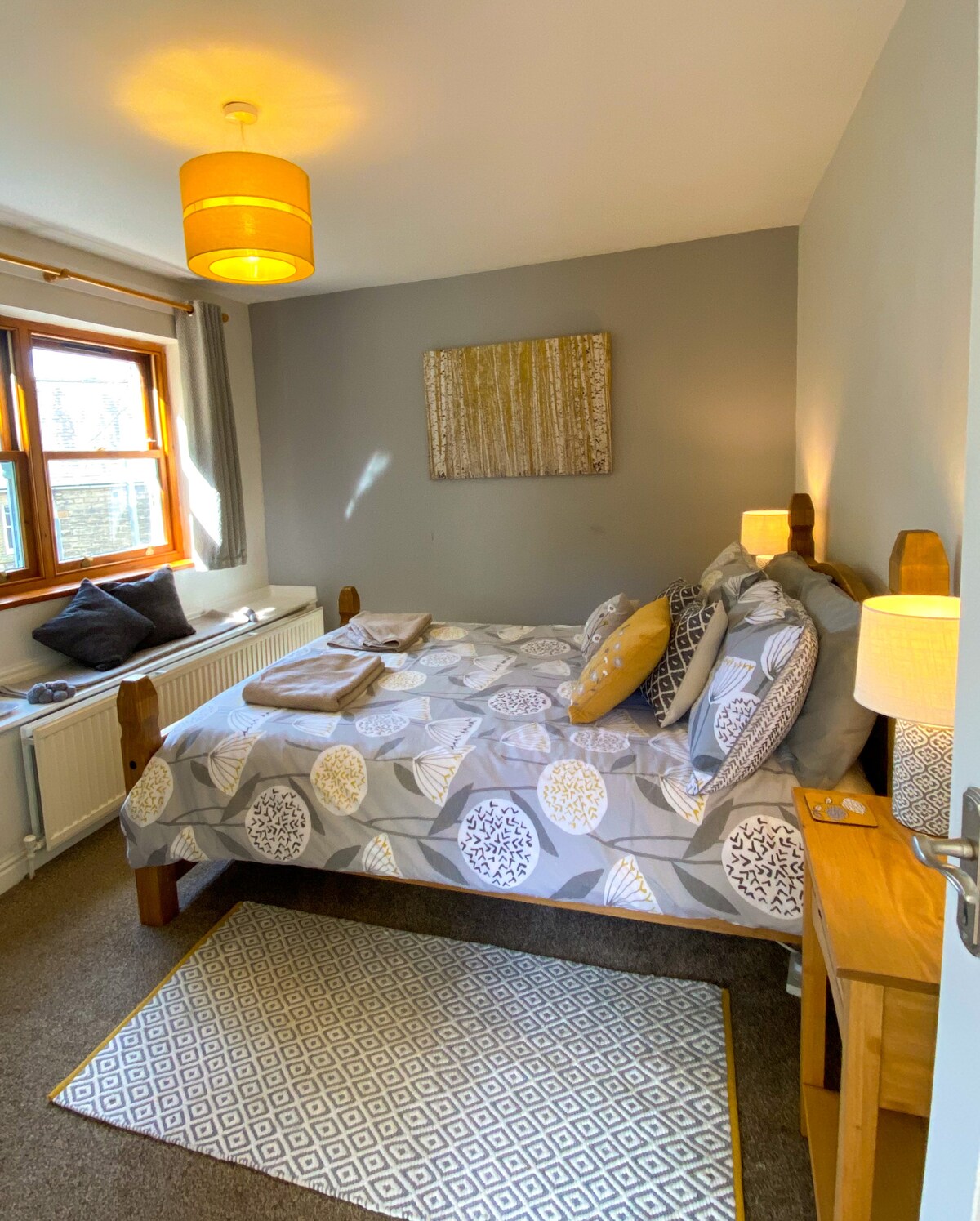 ห้องนอนในตัวพร้อมเตียงคู่