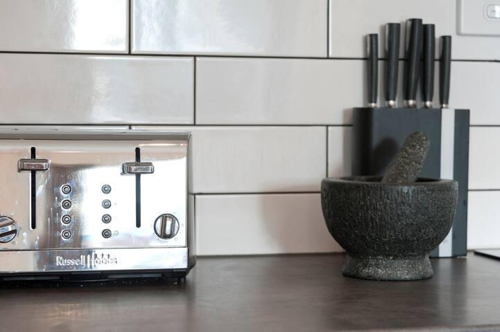 Stylish home with outdoor hot tub close to Hobart gallery image 5