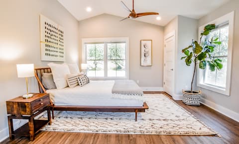 Private Marshfront Studio Nestled Among Grand Oaks