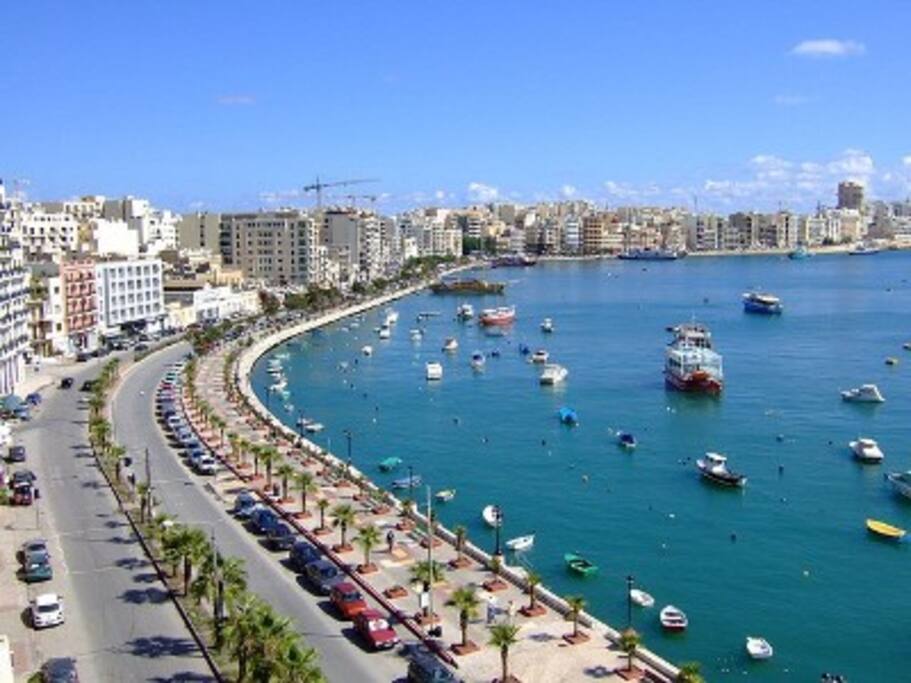 Promenade is just down the road with many restaurants, bars and shops